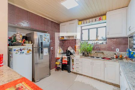 Casa à venda com 1028m², 4 quartos e 4 vagas Casa à venda com 1028m², 4 quartos e 4 vagasCozinha