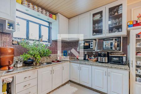 Casa à venda com 1028m², 4 quartos e 4 vagas Casa à venda com 1028m², 4 quartos e 4 vagasCozinha