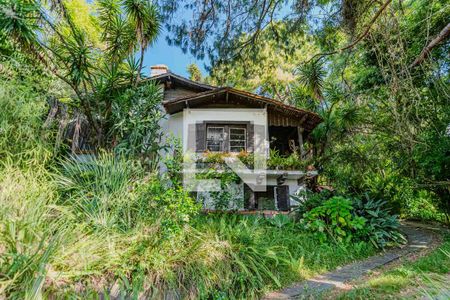 Casa à venda com 1028m², 4 quartos e 4 vagas Casa à venda com 1028m², 4 quartos e 4 vagasFachada