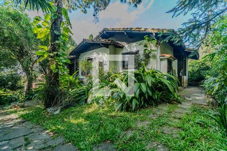 Casa à venda com 1028m², 4 quartos e 4 vagas Casa à venda com 1028m², 4 quartos e 4 vagasFachada