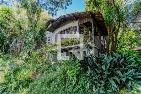 Casa à venda com 1028m², 4 quartos e 4 vagas Casa à venda com 1028m², 4 quartos e 4 vagasFachada