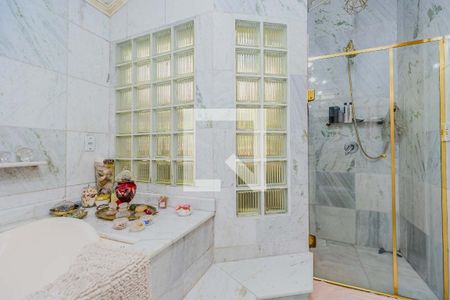 Casa à venda com 1028m², 4 quartos e 4 vagas Casa à venda com 1028m², 4 quartos e 4 vagasBanheiro do Quarto 1