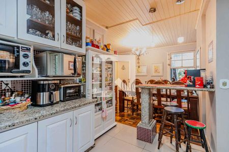 Casa à venda com 1028m², 4 quartos e 4 vagas Casa à venda com 1028m², 4 quartos e 4 vagasCozinha