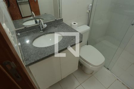 Banheiro de apartamento para alugar com 1 quarto, 35m² em Q 205, Brasília