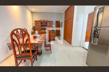 Sala de casa à venda com 4 quartos, 140m² em Carlos Prates, Belo Horizonte