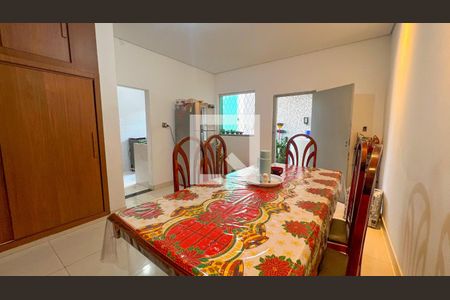 Sala de casa à venda com 4 quartos, 140m² em Carlos Prates, Belo Horizonte