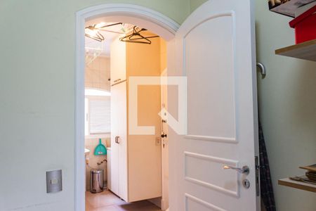 Apartamento à venda com 167m², 3 quartos e 2 vagas Apartamento à venda com 167m², 3 quartos e 2 vagasQuarto de Serviço