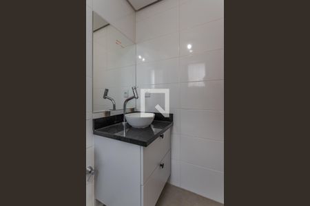 Banheiro de apartamento à venda com 1 quarto, 41m² em Mont’serrat, Porto Alegre