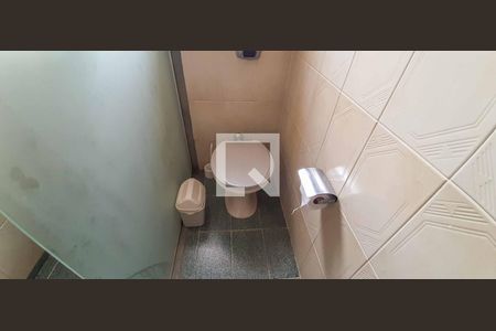 Casa para alugar com 272m², 5 quartos e 6 vagas Casa para alugar com 272m², 5 quartos e 6 vagasBanheiro do Quarto 1