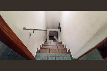 Casa para alugar com 272m², 5 quartos e 6 vagas Casa para alugar com 272m², 5 quartos e 6 vagasEscada