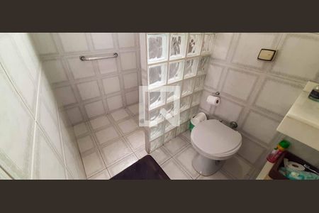 Casa para alugar com 272m², 5 quartos e 6 vagas Casa para alugar com 272m², 5 quartos e 6 vagasBanheiro da Suíte 1