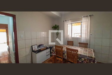 Casa para alugar com 272m², 5 quartos e 6 vagas Casa para alugar com 272m², 5 quartos e 6 vagasCopa