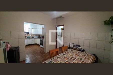 Casa para alugar com 272m², 5 quartos e 6 vagas Casa para alugar com 272m², 5 quartos e 6 vagasCopa