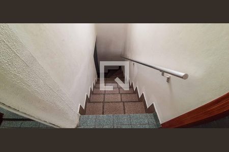 Casa para alugar com 272m², 5 quartos e 6 vagas Casa para alugar com 272m², 5 quartos e 6 vagasEscada