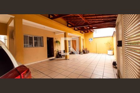 Casa para alugar com 272m², 5 quartos e 6 vagas Casa para alugar com 272m², 5 quartos e 6 vagasGaragem