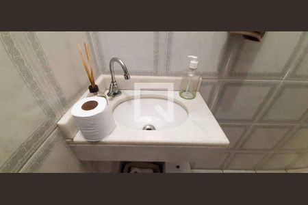 Casa para alugar com 272m², 5 quartos e 6 vagas Casa para alugar com 272m², 5 quartos e 6 vagasLavabo 1