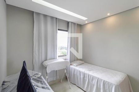 Quarto de apartamento à venda com 2 quartos, 70m² em Jardim Industrial, Contagem