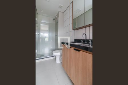 Banheiro de kitnet/studio para alugar com 1 quarto, 37m² em Partenon, Porto Alegre