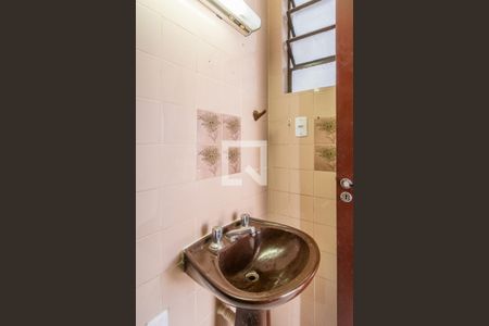 Banheiro de apartamento à venda com 1 quarto, 45m² em Partenon, Porto Alegre