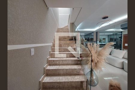 Escada/Sala de casa à venda com 3 quartos, 86m² em Jardim Sabara, São Paulo