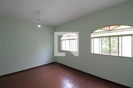 Sala de casa para alugar com 4 quartos, 200m² em Venda Nova, Belo Horizonte