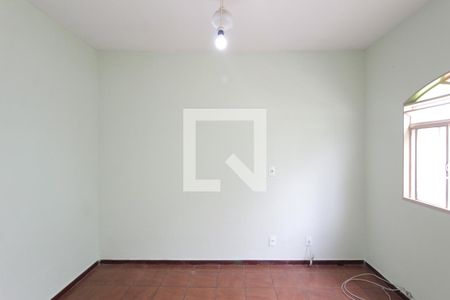 Sala de casa para alugar com 4 quartos, 200m² em Venda Nova, Belo Horizonte