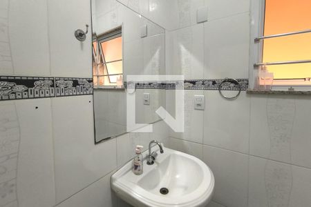 Casa à venda com 176m², 3 quartos e 2 vagas Casa à venda com 176m², 3 quartos e 2 vagasBanheiro