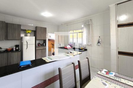 Casa à venda com 176m², 3 quartos e 2 vagas Casa à venda com 176m², 3 quartos e 2 vagasCozinha