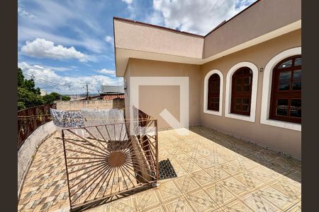 Casa à venda com 206m², 3 quartos e 3 vagas Casa à venda com 206m², 3 quartos e 3 vagasQuintal