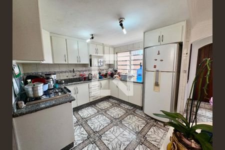 Casa à venda com 206m², 3 quartos e 3 vagas Casa à venda com 206m², 3 quartos e 3 vagasCozinha