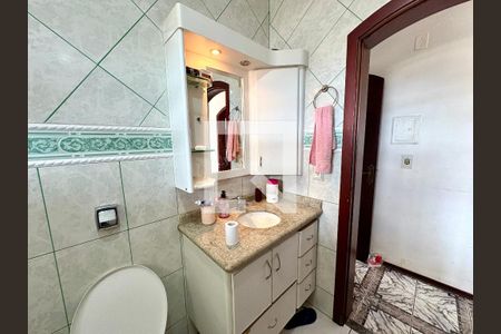 Casa à venda com 206m², 3 quartos e 3 vagas Casa à venda com 206m², 3 quartos e 3 vagasBanheiro Social