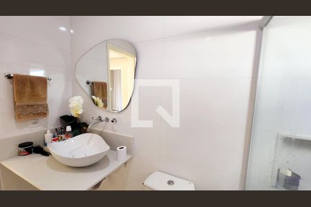 Casa de condomínio à venda com 350m², 3 quartos e 4 vagas Casa de condomínio à venda com 350m², 3 quartos e 4 vagasBanheiro