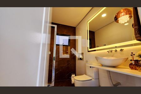 Casa de condomínio à venda com 350m², 3 quartos e 4 vagas Casa de condomínio à venda com 350m², 3 quartos e 4 vagasLavabo