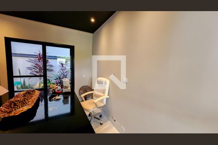 Casa de condomínio à venda com 350m², 3 quartos e 4 vagas Casa de condomínio à venda com 350m², 3 quartos e 4 vagasEscritório