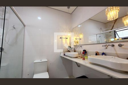 Casa de condomínio à venda com 350m², 3 quartos e 4 vagas Casa de condomínio à venda com 350m², 3 quartos e 4 vagasBanheiro Quarto 03