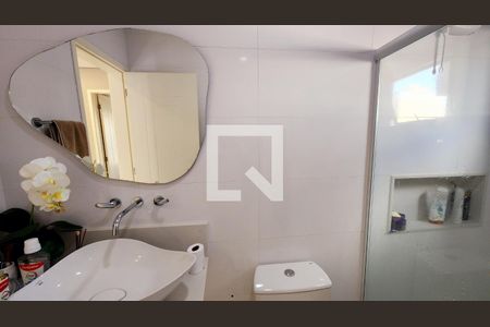 Casa de condomínio à venda com 350m², 3 quartos e 4 vagas Casa de condomínio à venda com 350m², 3 quartos e 4 vagasBanheiro