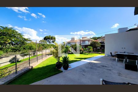 Casa de condomínio à venda com 350m², 3 quartos e 4 vagas Casa de condomínio à venda com 350m², 3 quartos e 4 vagasÁrea comum