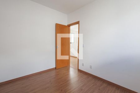 Quarto 1 de apartamento para alugar com 2 quartos, 44m² em Jardim Gurilândia, Taubaté