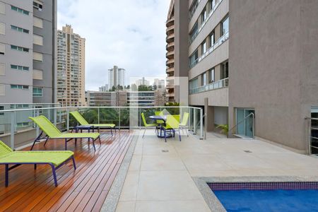 Studio à venda com 68m², 1 quarto e 2 vagas Studio à venda com 68m², 1 quarto e 2 vagasÁrea comum - Piscina