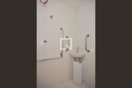 Banheiro de kitnet/studio para alugar com 1 quarto, 17m² em Vila Andrade, São Paulo