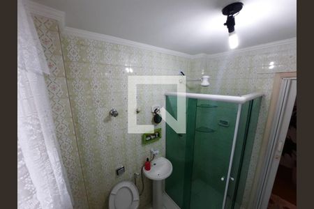 Banheiro de apartamento para alugar com 1 quarto, 60m² em Guilhermina, Praia Grande