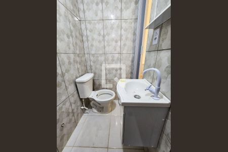 Banheiro de kitnet/studio para alugar com 1 quarto, 403m² em Quintino Bocaiúva, Rio de Janeiro