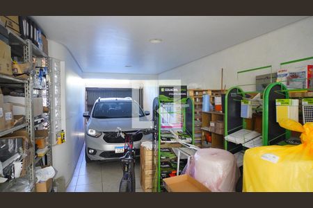 Garagem de casa para alugar com 3 quartos, 350m² em Chácara das Pedras, Porto Alegre