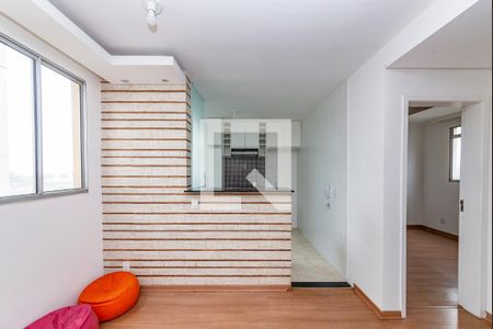 Cozinha de apartamento para alugar com 2 quartos, 48m² em Cabral, Contagem