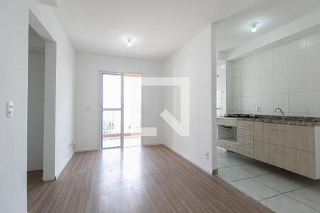 Sala de apartamento para alugar com 2 quartos, 46m² em Vila Carmosina, São Paulo