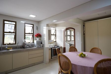 Apartamento à venda com 240m², 4 quartos e 3 vagas Apartamento à venda com 240m², 4 quartos e 3 vagasCozinha