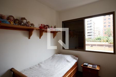 Apartamento à venda com 240m², 4 quartos e 3 vagas Apartamento à venda com 240m², 4 quartos e 3 vagasQuarto 04