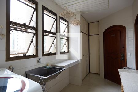 Apartamento à venda com 240m², 4 quartos e 3 vagas Apartamento à venda com 240m², 4 quartos e 3 vagasÁrea de Serviço