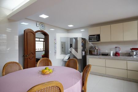 Apartamento à venda com 240m², 4 quartos e 3 vagas Apartamento à venda com 240m², 4 quartos e 3 vagasCozinha