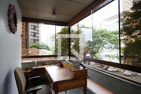 Apartamento à venda com 240m², 4 quartos e 3 vagas Apartamento à venda com 240m², 4 quartos e 3 vagasSacada